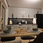 Grey Am Mit Zugang דירה